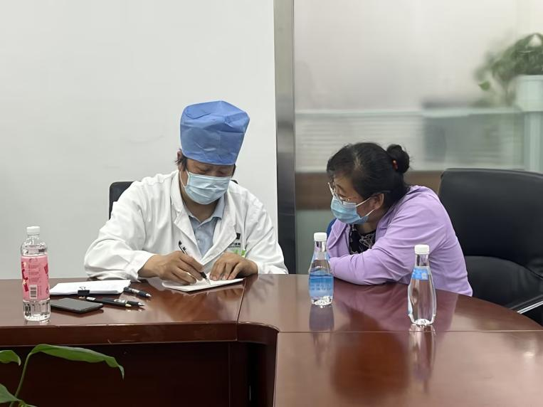 15vip太阳成集团机关工会发展  &ldquo;关爱职工健全 送医送药上门&rdquo;  主题活动